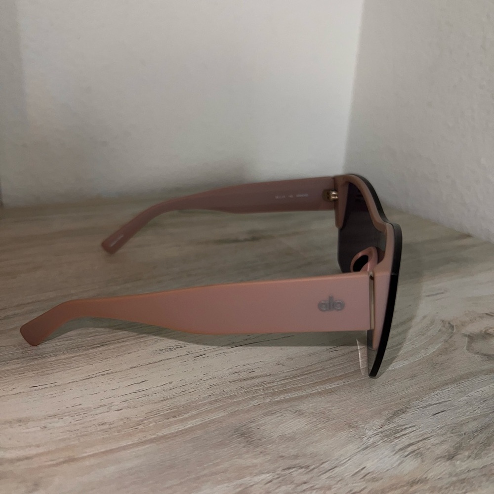 ALO Yoga Stunner Sunglasses-Pink Mirror/Black - Picture 5 of 7
